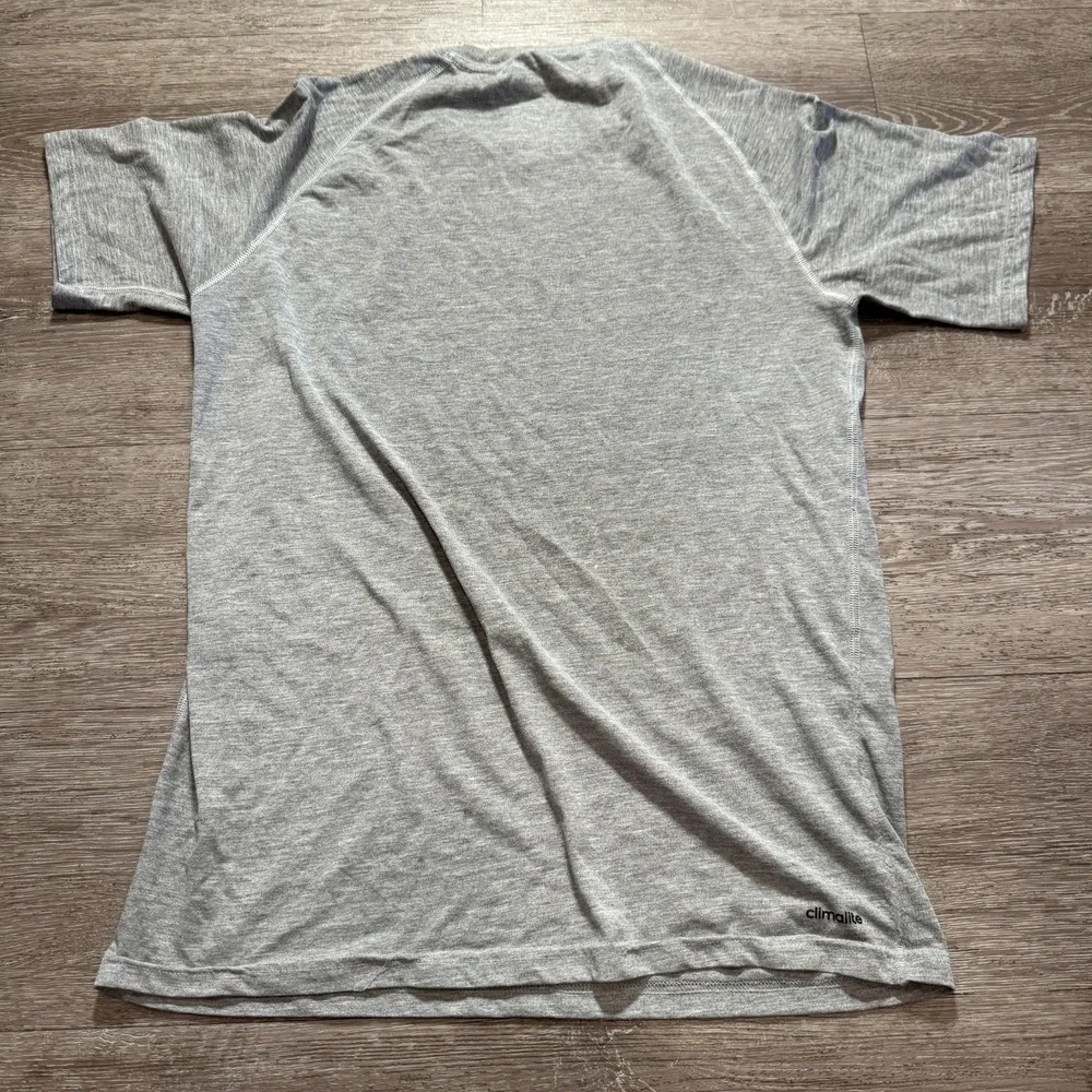 Adidas Carlsbad Shirt Mens Medium Gray Soccer Short Sleeve Tee Casual‎ Adult
